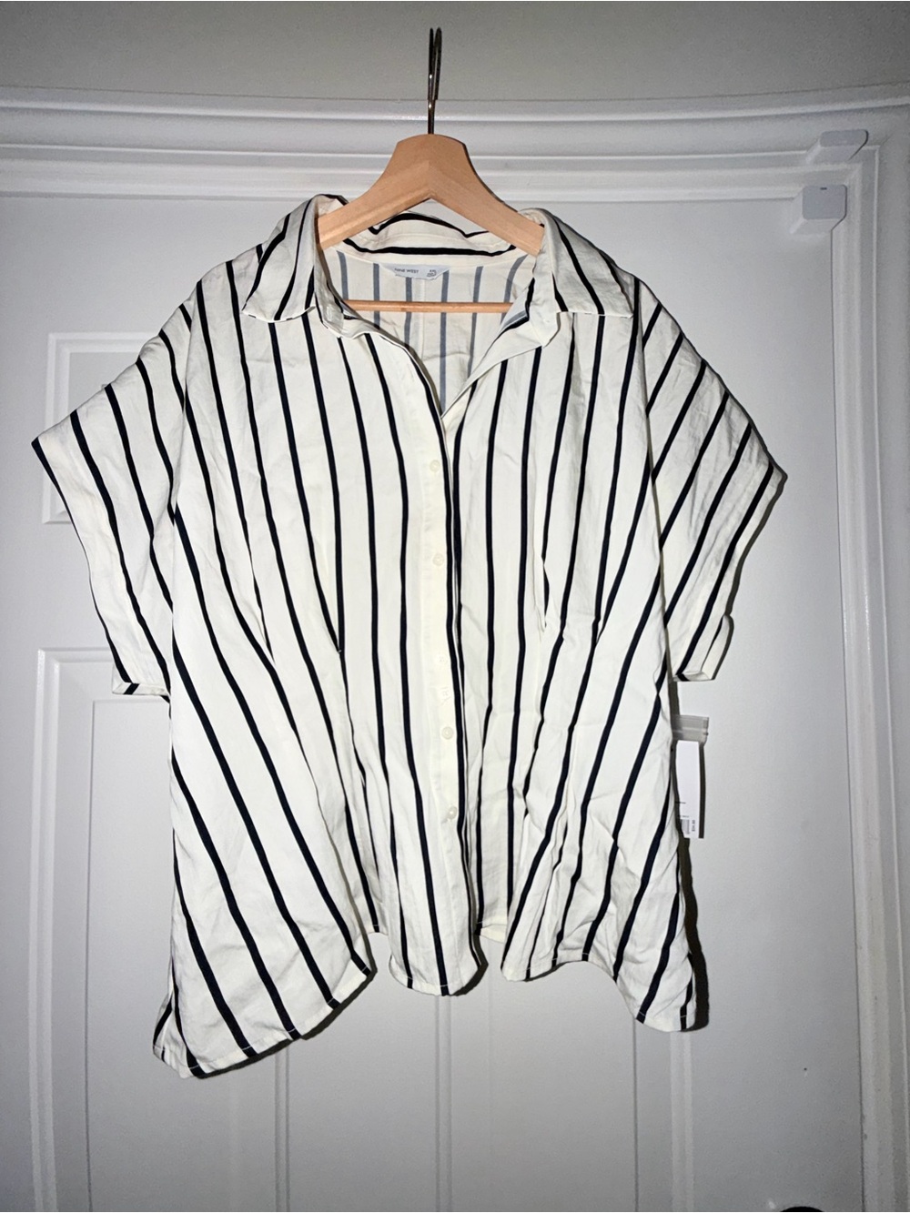 Nine West Navy White Vertical Stripe Short Sleeve Button Front Blouse
Size XXL